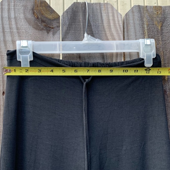 WOMEN’S PETITE BLACK DANSKIN PANTS. - Picture 10 of 10